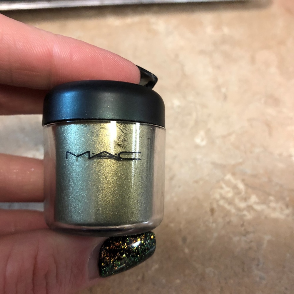 Mac golden olive pigment shadow